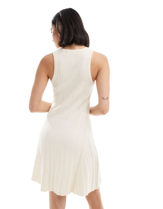 Dresses by Vero Moda Adding to bag in 3, 2, 1? Round neck Sleeveless style Regular fitSold By: Asos