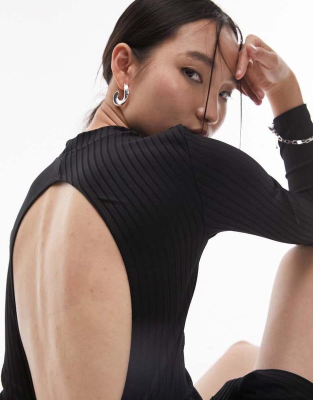 Dresses by Topshop Welcome to the next phase of Topshop High neck Long sleeves Open back Side splits Slim fitSold By: Asos