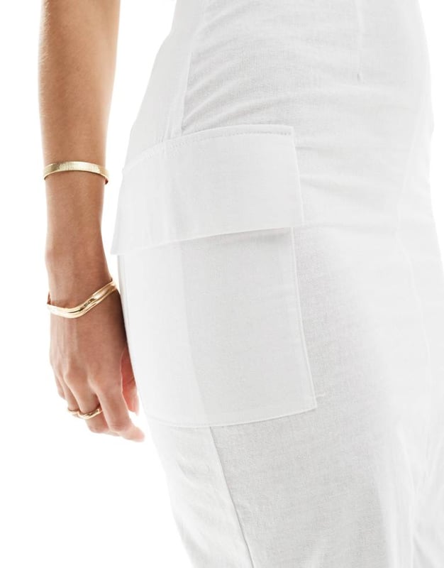 Dresses by Kaiia For your weekend mood board Bandeau style Pocket details Front split Regular fitSold By: Asos