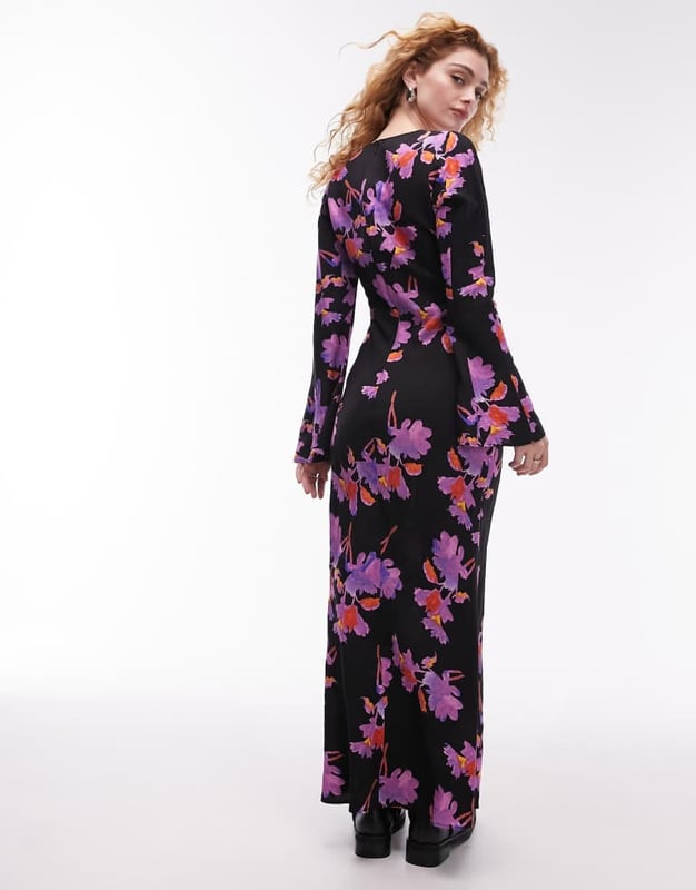 Dresses by Topshop Welcome to the next phase of Topshop Plunge neck Flared sleeves Zip fastening Regular fitSold By: Asos