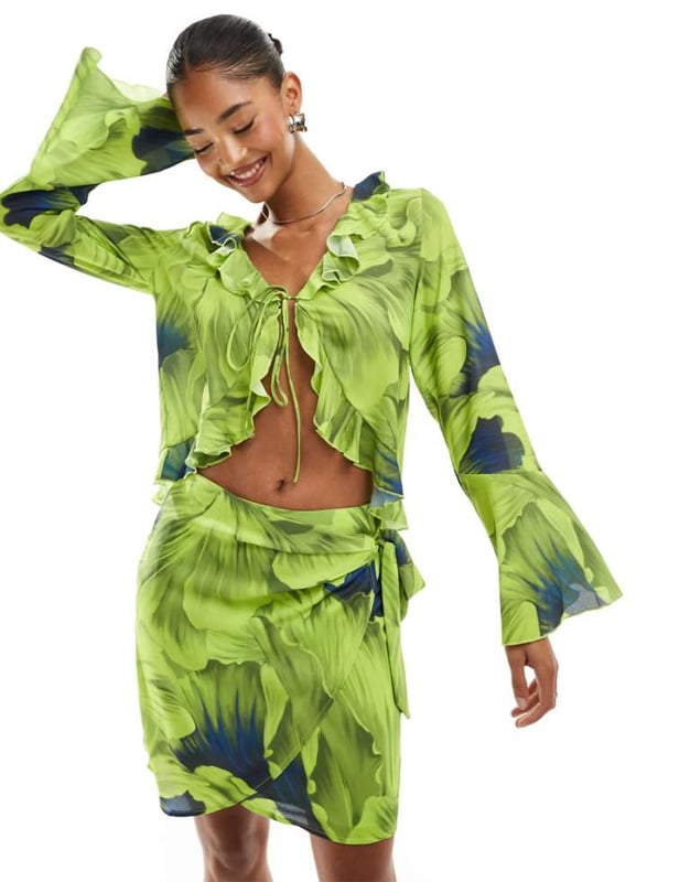 Tops by Y.A.S Part of a co-ord set Skirt sold separately V-neck Tie front Long sleeves Ruffle trims Open front Regular fitSold By: Asos