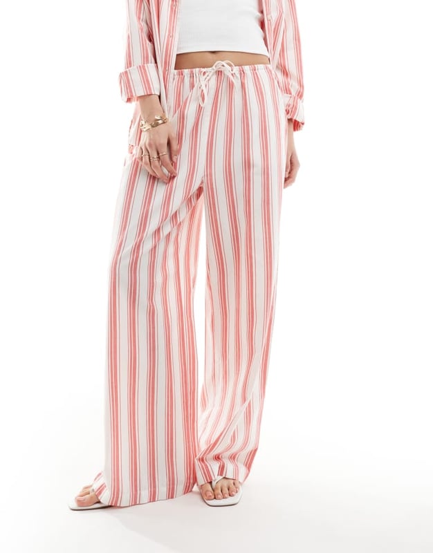 Trousers & Leggings by ASOS DESIGN No need to keep scrolling Mid rise Drawstring waistband Functional pockets Wide legSold By: Asos