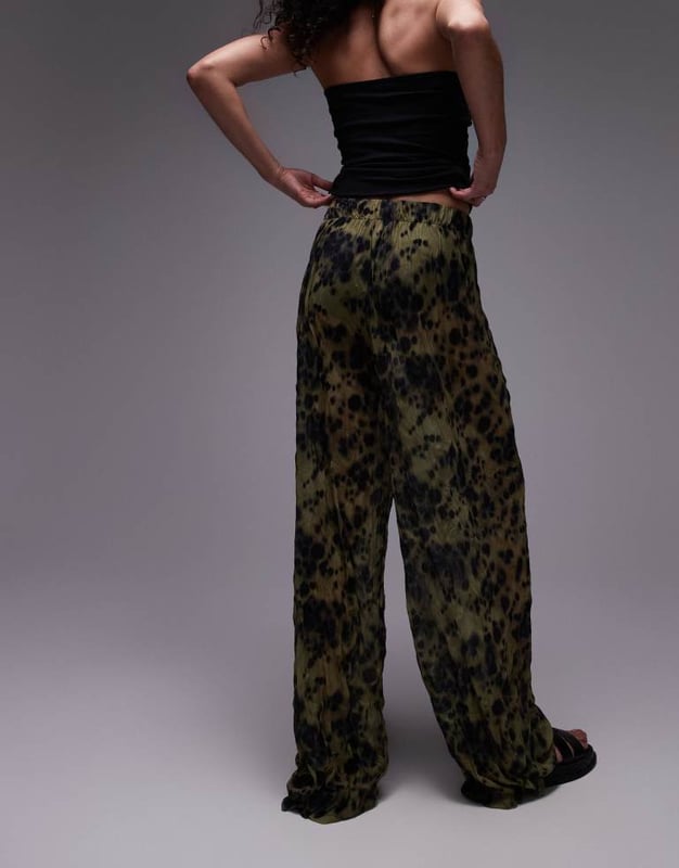 Trousers & Leggings by Topshop This is Topshop Abstract design Regular rise Elasticated waistband Wide legSold By: Asos