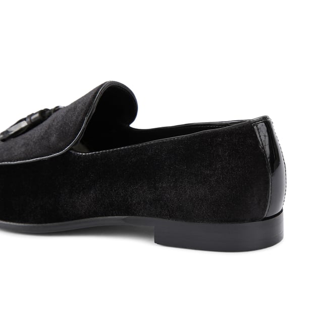 This KG Kurt Geiger Curtis Velvet arrives in a black velvet with patent tassel detail sat on the vamp.