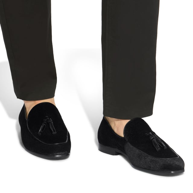 This KG Kurt Geiger Curtis Velvet arrives in a black velvet with patent tassel detail sat on the vamp.
