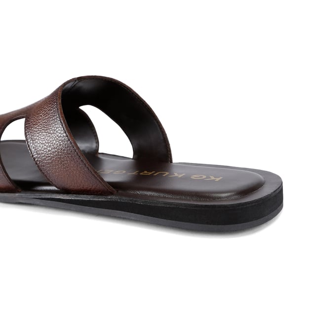 This KG Kurt Geiger Venice is a slip-on sandals crafted from a brown textured leather. The footbed is lightly padded.