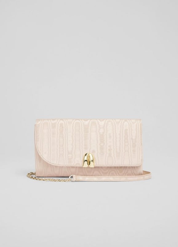 Shine brightly with the Arianne clutch bag, a captivating accessory for any special occasion. This spacious clutch bag, crafted from luxurious pink moiré with a curved flap design is perfect for weddings, galas, or a night out. Pair it with your favourite cocktail dress or an elegant evening gown for an unforgettable ensemble.
