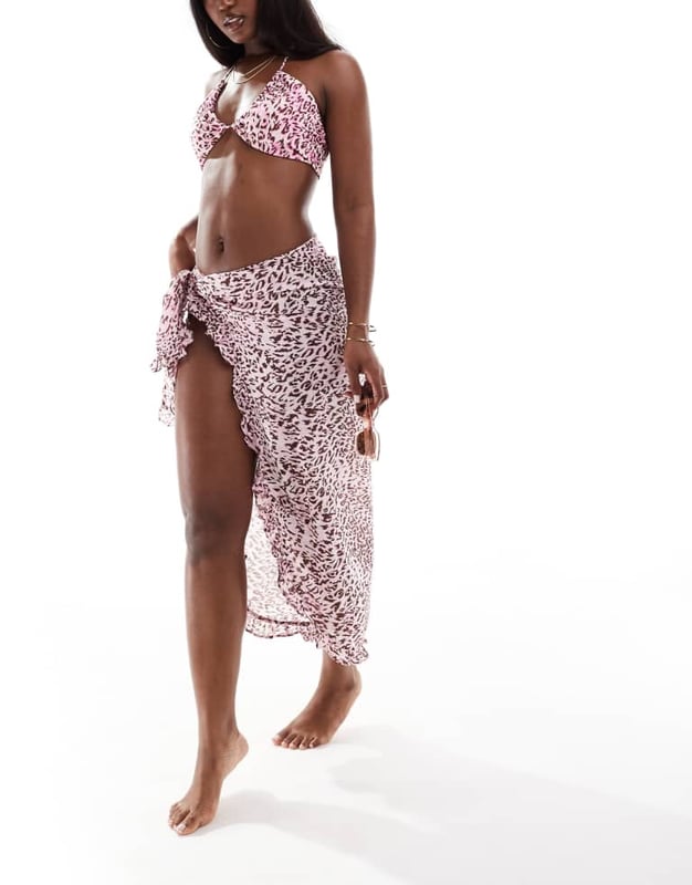 Vero Moda halterneck bikini top in pastel lavender leopard print Swimwear & Beachwear by Vero Moda Animal print Halterneck style Tie fasteningSold By: Asos