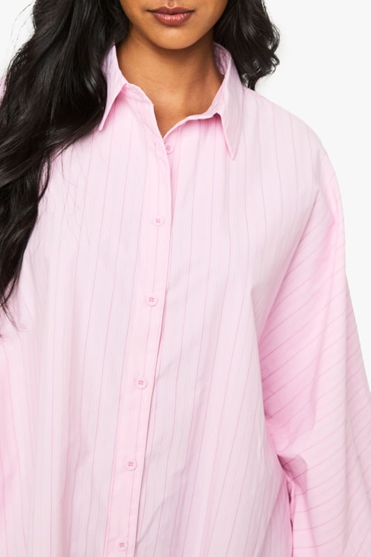 Steal the style top spot in a statement separate from the tops collectionCamis or crops, bandeaus or bralets, we've got all the trend-setting tops so you can stay statement in separates this season. Hit refresh on your jersey basics with pastel hues and pick a quirky kimono to give your ensemble that Eastern-inspired edge. Off the shoulder styles are oh-so-sweet, with slogans making your tee a talking point.