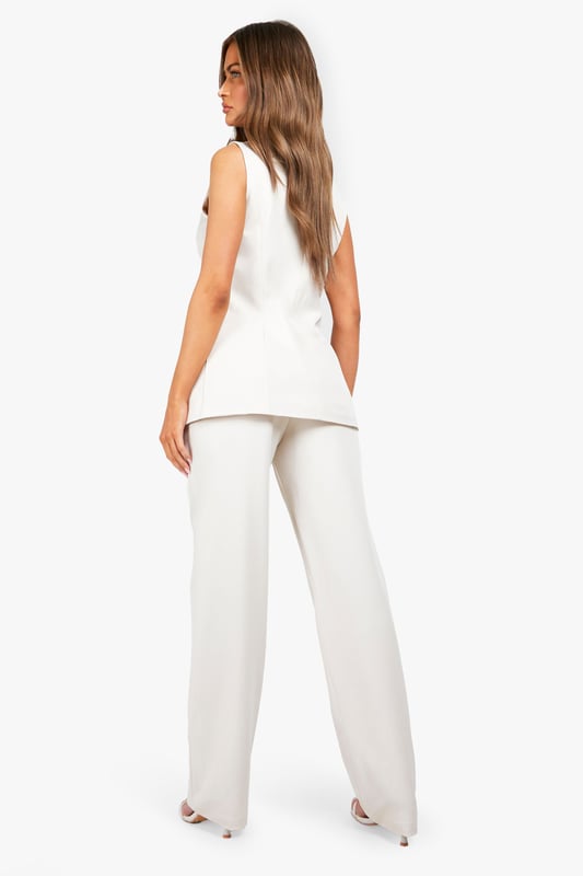 Trousers are a more sophisticated alternative to skinniesTrousers take on a realxed silhouette for the new season, with sports tailoring setting the trends and the wide leg one to watch. Pick printed palazzo pants for a dramatic day time look and tone down with a basic tee, or go for androgynous appeal in tapered man pants and wear with worn-in trainers for a trend-led twist.