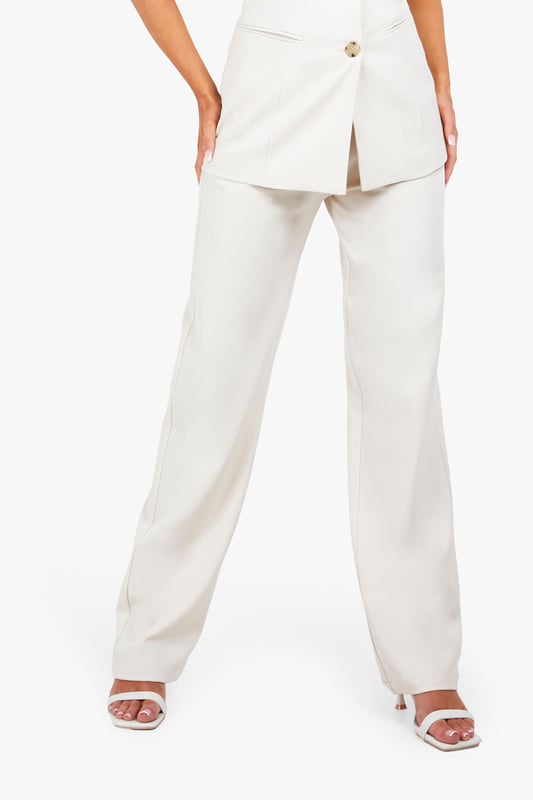 Trousers are a more sophisticated alternative to skinniesTrousers take on a realxed silhouette for the new season, with sports tailoring setting the trends and the wide leg one to watch. Pick printed palazzo pants for a dramatic day time look and tone down with a basic tee, or go for androgynous appeal in tapered man pants and wear with worn-in trainers for a trend-led twist.