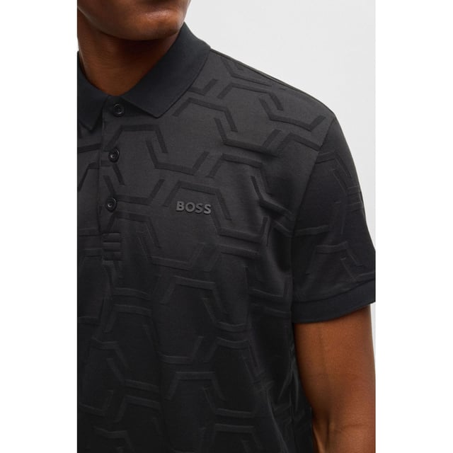 Heren BOSS Paddy Hexaquilt Relaxed Fit Poloshirt in Quilted Gemerceriseerd Katoen in zwartEen luxueus zacht poloshirt gemaakt van gemerceriseerd katoen. Dit relaxed-fit poloshirt van BOSS Menswear is afgewerkt met een platte gebreide kraag en manchetten. Een ton-sur-ton logo zorgt voor een geraffineerde afwerking.- Relaxed fit- Platgebreide kraag- Aantal knopen: 3- Korte mouwen- Platgebreide manchetten- Standaardlengte- 100% Katoen.  Machinewasbaar.- Ref: 50533239-001