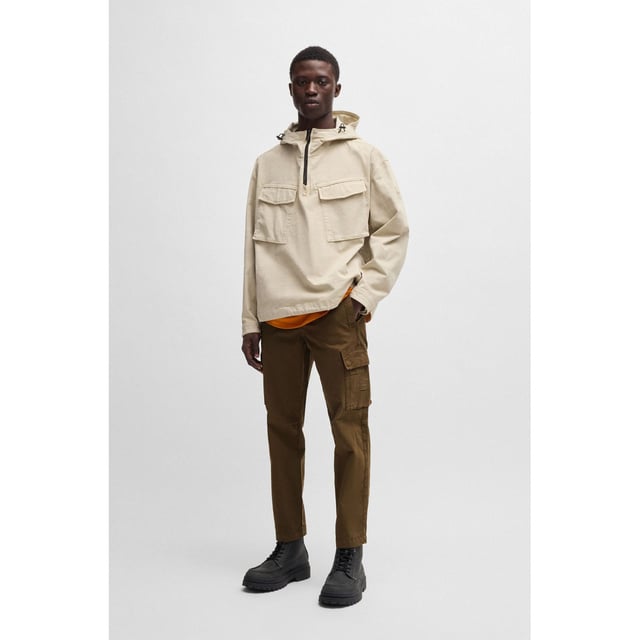 Mens BOSS Sisla-8 Cargo Trousers in Stretch-Cotton Twill in open green.Casual cargo trousers by BOSS Menswear. Featuring a logo patch on the pocket  this comfy pair is crafted in breathable stretch twill. This product’s raw material is derived from regenerative agriculture: an approach focused on preservation and restoration that aims to increase biodiversity  preserve water quality and improve soil health while absorbing CO2. Regenerative agriculture also promotes animal welfare and fair working conditions for farmers.- Regular fit- Regular rise- Button and zip closure- Fit foot width: 38cm- 98% Cotton  2% Elastane  pocketing: 65% Polyester  35% Cotton.  Machine washable.- Ref: 50530599-368