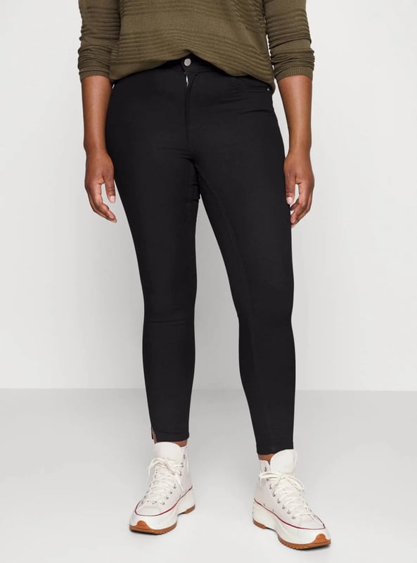 From this trending brand VILA, these jeans are the perfect pair of plus sized skinny jeans. With just the right amount of stretch made from a cotton blend fabric for breathability and comfort. Finished with classic 4 jeans pockets and belt loops
Stretchy Cotton Blend Fabric
Length: Full Length
29" Inside Leg
Sizing: As expected
Fit: Slim
High Rise, Zip Fly.