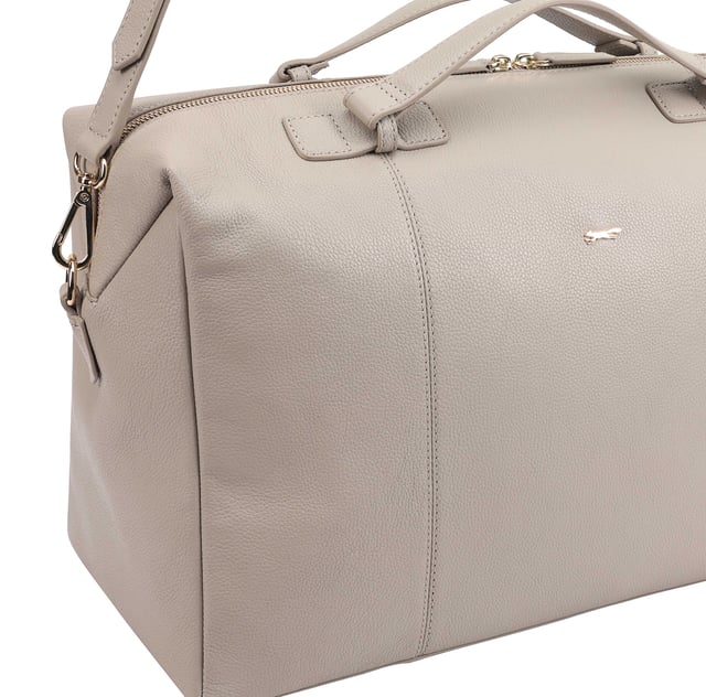 This Paul Costelloe ODELIA Weekend/Duffle Bag benefits from having top handles and an adjustable shoulder strap so you can wear it however you find most comfortable! Roomy enough for all your overnight essentials. It is sturdy yet light to carry. Perfect for long weekend stay or as a hospital bag for you and the new baby. Designed with one large main compartment as well as a secure interior pockets, it can hold all your essentials with ease.