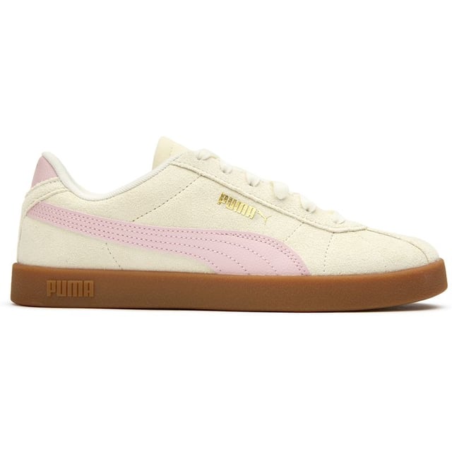 Step into the urban jungle with the Puma Club trainers. Soft suede uppers and contrasting Puma branding pop against the white rubber sole, while the EVA midsole cushions every stride. With their iconic T-toe finish and low-cut silhouette, these casual kicks add a flash of retro style, perfect for cruising the streets in comfort.