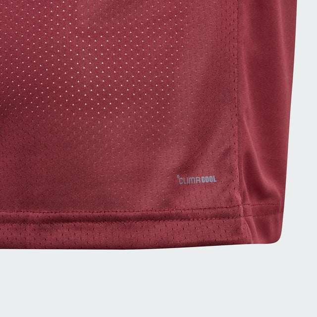 The Club tennis collection ensures you have all the right gear when you hit the court. Perfect for action-packed matches, this juniors' tee supports the biggest shots with its shoulder-freeing FreeLift construction. CLIMACOOL wicks and disperses sweat for cool, dry and distraction-free performance. A 3 Bar Logo on the chest adds a splash of adidas style.CLIMACOOL helps you manage sweat with materials that wick and manage sweat quickly. Its fast-dry fibres give you a fresh-skin feel.This product is made with 100% recycled materials. By reusing materials that have already been created, adidas help to reduce waste and our reliance on finite resources and reduce the footprint of the products adidas make.  - Regular fit - Crewneck - 100% polyester (recycled) - CLIMACOOL - FreeLift Design - Underarm gusset  Shipped by adidas