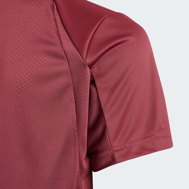 The Club tennis collection ensures you have all the right gear when you hit the court. Perfect for action-packed matches, this juniors' tee supports the biggest shots with its shoulder-freeing FreeLift construction. CLIMACOOL wicks and disperses sweat for cool, dry and distraction-free performance. A 3 Bar Logo on the chest adds a splash of adidas style.CLIMACOOL helps you manage sweat with materials that wick and manage sweat quickly. Its fast-dry fibres give you a fresh-skin feel.This product is made with 100% recycled materials. By reusing materials that have already been created, adidas help to reduce waste and our reliance on finite resources and reduce the footprint of the products adidas make.  - Regular fit - Crewneck - 100% polyester (recycled) - CLIMACOOL - FreeLift Design - Underarm gusset  Shipped by adidas