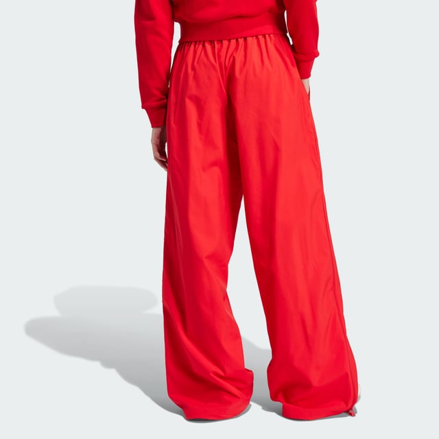 The 3-Stripes on these adidas pants have two purposes — celebrate their adidas DNA boldly, and to emphasise the wide leg silhouette. The flowing look can be adjusted at the cuffs, with a pearl at the stopper of the bungees for added decadence. A two-way zip on the side allows you to play with the aesthetic even further, by creating more of a balloon shape with the volume.This product is made with 100% recycled materials. By reusing materials that have already been created, adidas help to reduce waste and our reliance on finite resources and reduce the footprint of the products adidas make.  - Loose fit - Drawcord on elastic waist - 100% polyester (recycled) - Side pockets - Bungee-adjustable hems  Shipped by adidas