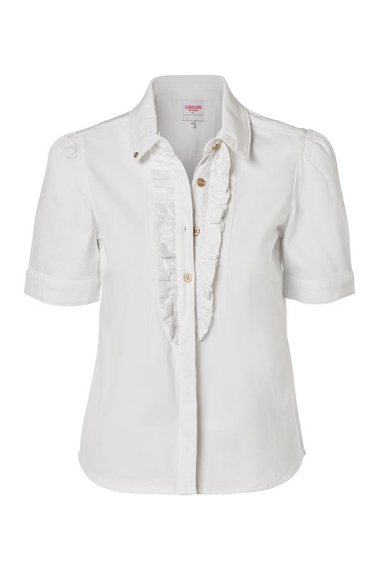 Kies deze zomer voor een blouse met een denim-look! Dit mooie blousje uit mijn nieuwste collectie is de ideale basis voor een stijlvolle outfit. De blouse in een frisse witte tint heeft korte pofmouwen en een chique hoge kraag. De knoopsluiting in het midden is voorzien van een speelse ruche, die de blouse een unieke uitstraling geeft. Door de getailleerde pasvorm en de lengte tot op de heup, komt je vrouwelijke silhouet prachtig tot zijn recht. Gemaakt van biologisch katoen, biedt deze witte blouse niet alleen stijl, maar ook optimaal comfort. Het stretchdenim past zich perfect aan je lichaam aan. Verkrijgbaar in verschillende kleuren: ontdek ook de Brighton denim blouse in mediumblauw en lichtblauw.