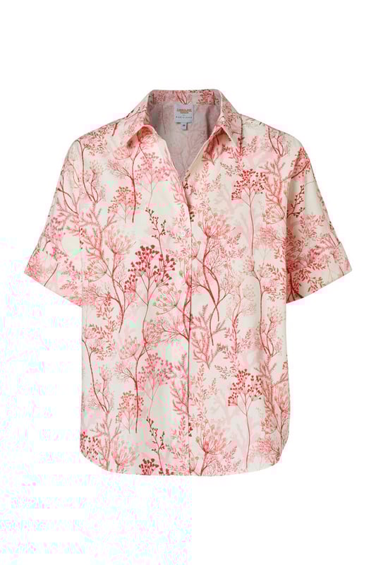 Deze lente en zomer staan vrolijke prints volop in de schijnwerpers! De Leeds blouse met korte mouwen springt in het oog door zijn opvallende oranje botanische print. De levendige bloemen en planten in tinten van oranje, roze en rood maken deze blouse tot een echte eyecatcher. De blouse heeft korte mouwen met een omslag en een drop shoulder effect, wat zorgt voor een relaxte, moderne uitstraling. De oranje geprinte blouse valt tot op de heup, heeft een oversized pasvorm en een afgeronde onderkant met een langere achterkant. Gemaakt van 100% katoen, biedt deze blouse ademend comfort op de warmere dagen. Stijltip: De Leeds blouse is ook verkrijgbaar in een blauwe print, of kies voor de Leeds check blouse met een vrolijk ruitpatroon in groen/wit of blauw/wit.