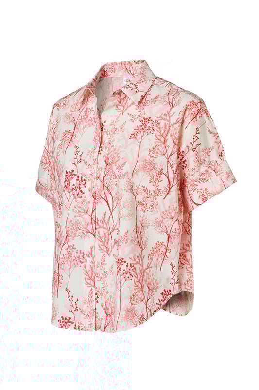 Deze lente en zomer staan vrolijke prints volop in de schijnwerpers! De Leeds blouse met korte mouwen springt in het oog door zijn opvallende oranje botanische print. De levendige bloemen en planten in tinten van oranje, roze en rood maken deze blouse tot een echte eyecatcher. De blouse heeft korte mouwen met een omslag en een drop shoulder effect, wat zorgt voor een relaxte, moderne uitstraling. De oranje geprinte blouse valt tot op de heup, heeft een oversized pasvorm en een afgeronde onderkant met een langere achterkant. Gemaakt van 100% katoen, biedt deze blouse ademend comfort op de warmere dagen. Stijltip: De Leeds blouse is ook verkrijgbaar in een blauwe print, of kies voor de Leeds check blouse met een vrolijk ruitpatroon in groen/wit of blauw/wit.