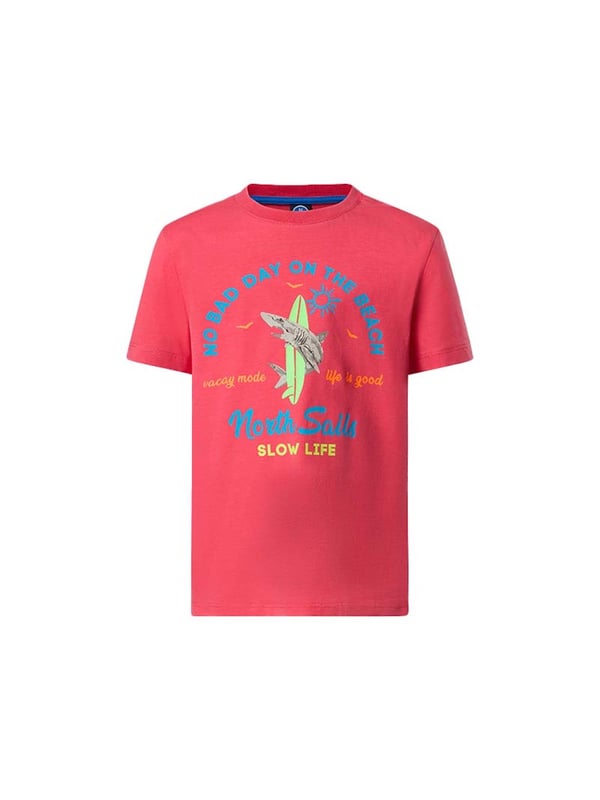 Vacay mode activated. Inject positive vibes into their summer rotation with this vibrant printed T-shirt. Made from organic cotton jersey, it honors our commitment to taking positive steps for the planet too. Edged with contrast inserts on the cuffs for a layered effect.