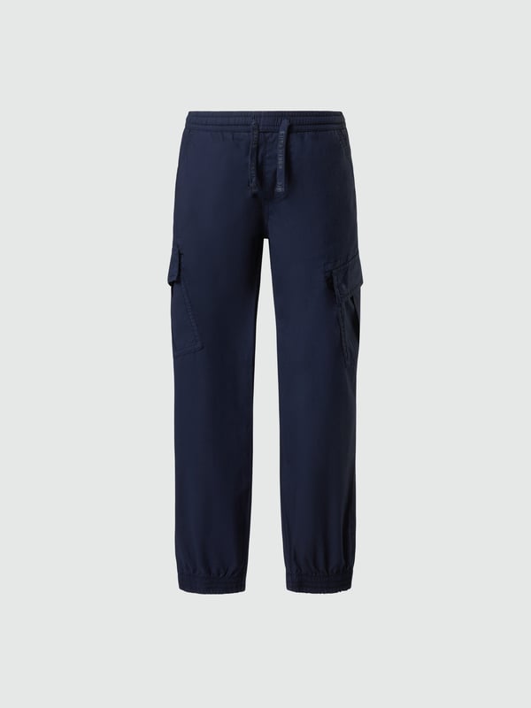 Utility-stijl met een lichtere voetafdruk. Deze cargobroek is gemaakt van stretch popeline met biologisch katoen, geteeld met minder water en genereert minder uitstoot dan reguliere vezels. Gestyled met een elastische taille met trekkoord en elastische manchetten voor een superflexibele pasvorm.