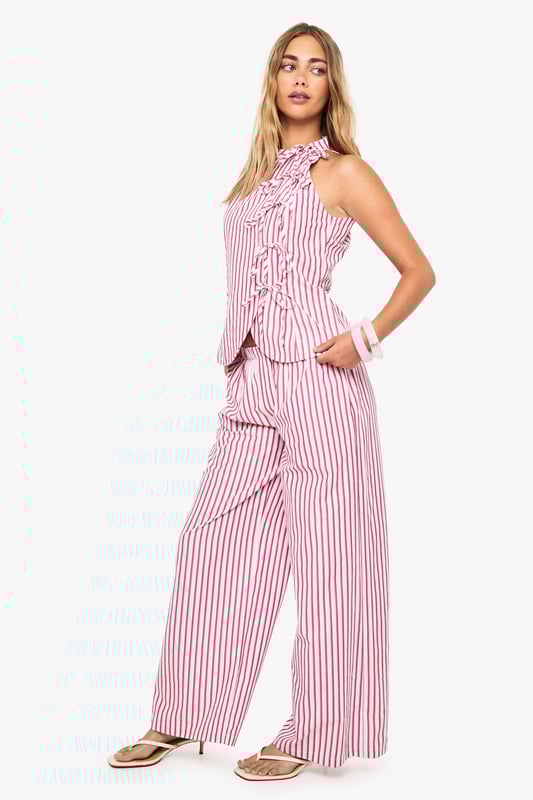 Trousers are a more sophisticated alternative to skinniesTrousers take on a realxed silhouette for the new season, with sports tailoring setting the trends and the wide leg one to watch. Pick printed palazzo pants for a dramatic day time look and tone down with a basic tee, or go for androgynous appeal in tapered man pants and wear with worn-in trainers for a trend-led twist.