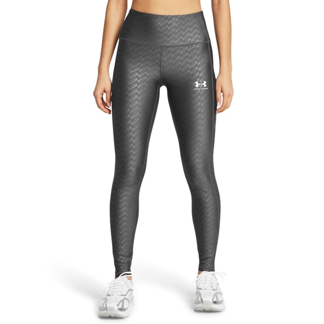 Geef je look tijdens het trainen een level omhoog met deze dames Emboss Tights van Under Armour. Exclusief bij JD in een grijze kleur, is deze nauwsluitende panty gemaakt met UA's HeatGear stof voor zacht en rekbaar comfort dat helpt bij het herstel. De tailleband is hoog en heeft een antisliplaag voor ondersteuning, terwijl zweetafvoerende eigenschappen je koel houden. De panty heeft een klein zakje om je essentials bij de hand te houden en is afgewerkt met het UA-logo op de dij.