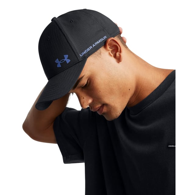 Adjustable strap closure.UA Low: Classic low-profile baseball cap with structured front panel—maintains contact with head.ArmourVent® Technology delivers ultimate breathability in a light  stretchy  durable & fast-drying fabric.Iso-Chill sweatband helps disperse body heat  making it feel cool to the touch.
