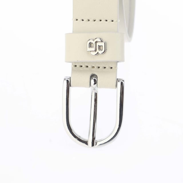 Dames BOSS Scarlet-BB Italiaanse leren riem met dubbel B-monogram in open witEen kenmerkende riem van 2,5 cm gemaakt van Italiaans leer door BOSS. Dit accessoire is afgezet met een gepolijst Double B monogram op de houder. Voor de beste pasvorm adviseren wij een riem te bestellen die een maat groter is dan uw taillemaat.- Gegraveerd logo op sluiting- Breedte: 2,5cm (1 inch)- Hardware afwerking: Gepolijste zilveren hardware- Gedeeltelijk gevoerd- 100% Koe leer.  - Ref: 50522521-110