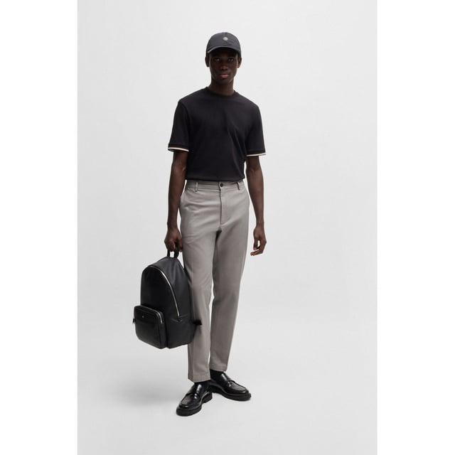 Knoop- en ritssluiting.Franse zak.Viltzak.Regular rise.Stretch.Tapered leg.Regular fit.