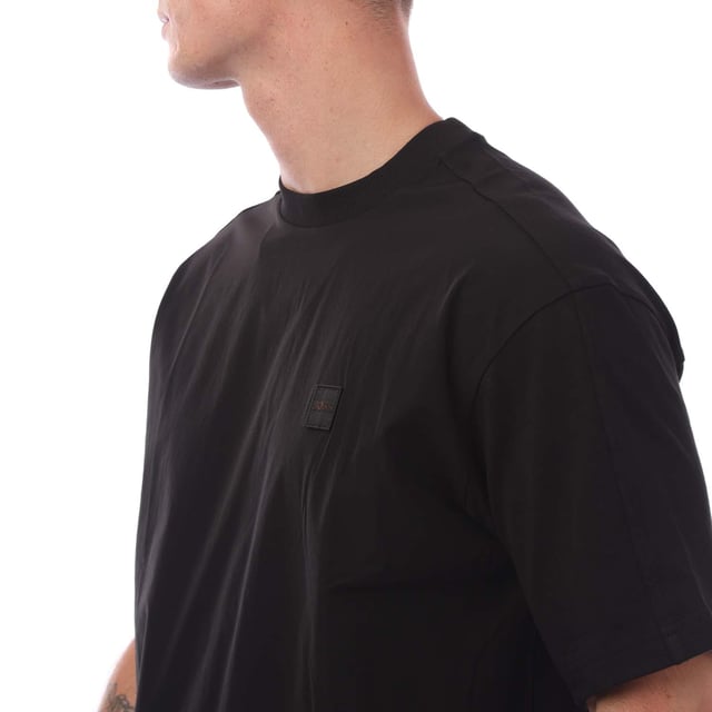 Mens Hugo Boss Nylon Front Crewneck T- Shirt in black.- Ribbed crewneck.- Short sleeves.- Front nylon panel.- Boss square logo on left chest.- Soft and breathable fabric.- Relaxed fit.- 100% Cotton.- Ref: 50531877001