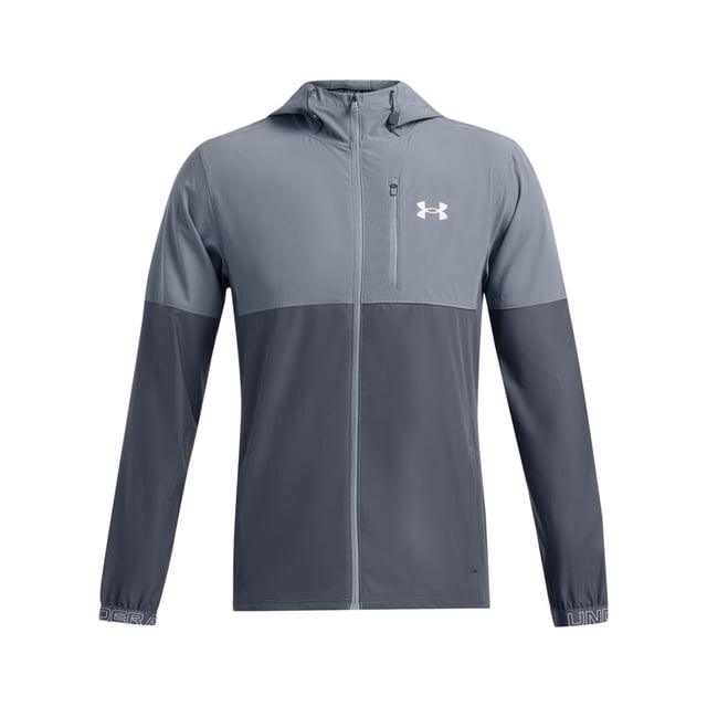 Under Armour Vanish Hybride Jas Grijs. Een lichtgewicht jack. Een over de hele breedte twee rijen ontwerp. Een volledige ritssluiting aan de voorkant met een verstelbare capuchon en een hoge kraag. Reflecterende banden op de schouders. Lange elastische manchetten aan de lange mouwen met het kenmerkende Under Armour-logo in wit opgedrukt. Twee zakken met ritssluiting in de taille en een zak met ritssluiting op de linkerborst met het kenmerkende Under Armour-logo in wit gegummeerd.