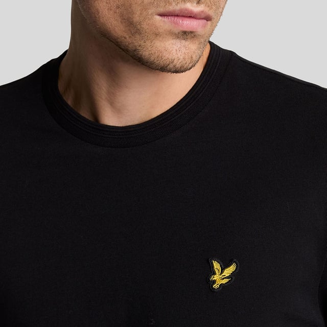 Crew neck design with fine ribbed collar.Short sleeves.Finished with tonal tipped stitching at the cuffs and neckline.Rib knit cuffs.Embroidered Golden Eagle Logo to chest.