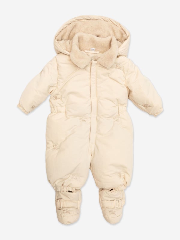 Burberry's exquisite construction and innovative outlook are embodied in this baby unisex soap snowsuit snowsuit. Engineered in a beautiful padded feather down design. It showcases a hood, subtle stitching, and the subtle logo signifying the prestigious brand. Elastic Cuffs Outer LayerPolyester Padding Down, Feathers