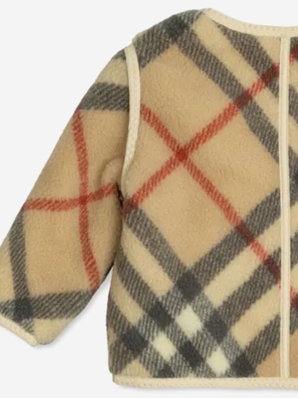Introducing the exquisite Baby Check Bobby Jacket in Beige by Burberry Kids, an essential addition to the little one's SS2025 wardrobe. Exuding timeless charm and unparalleled comfort, it's perfect for every stylish young adventurer. Here are its standout features Iconic Check Design Classic Burberry plaid infuses a quintessentially British charm. Superior Comfort Crafted from premium materials for a soft, gentle touch on delicate skin. Versatile Elegance Perfect for casual outings or chic events, this jacket ensures your child is always best dressed.Elevate your childs style with this sublime Bobby Jacket. Shop now!