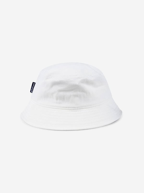 Introducing the Palm Angels Girls Logo Bucket Hat in Ivory, an essential addition to SS2025 girlswear. Perfect for bringing luxury to everyday ensembles, this elegant hat epitomises chic comfort. Key features include Exquisite Ivory Shade A timeless, versatile ivory that complements any outfit. Signature Palm Angels Logo Bold branding offers a distinct, stylish edge. Supreme Craftsmanship Meticulously crafted for durability and a luxurious feel.Elevate your little one's wardrobe with this statement piece from Palm Angels. Order nowwhere style meets sophistication.