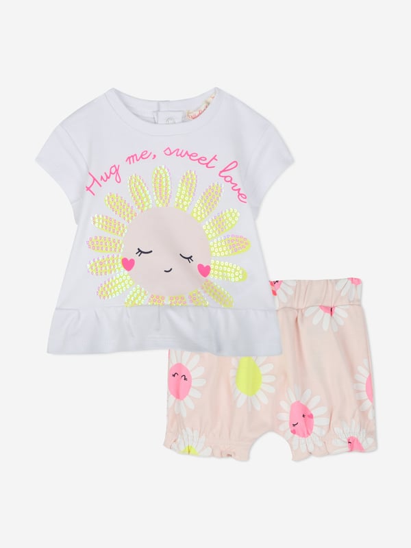 Introducing the exquisite Baby Girls Daisy Short Set in Pink by billieblush, a quintessential addition to any fashionable young wardrobe for SS2025! Key features include Delightful Daisy Motif Sprinkled with charming daisy prints for a chic, playful look. Luxurious Comfort Crafted with premium fabrics that are gentle on delicate skin. Perfect for SS2025 Ideal for summer days with a breathable design to keep your little one cool and stylish.Elevate her style this season a splendid blend of elegance and comfort!