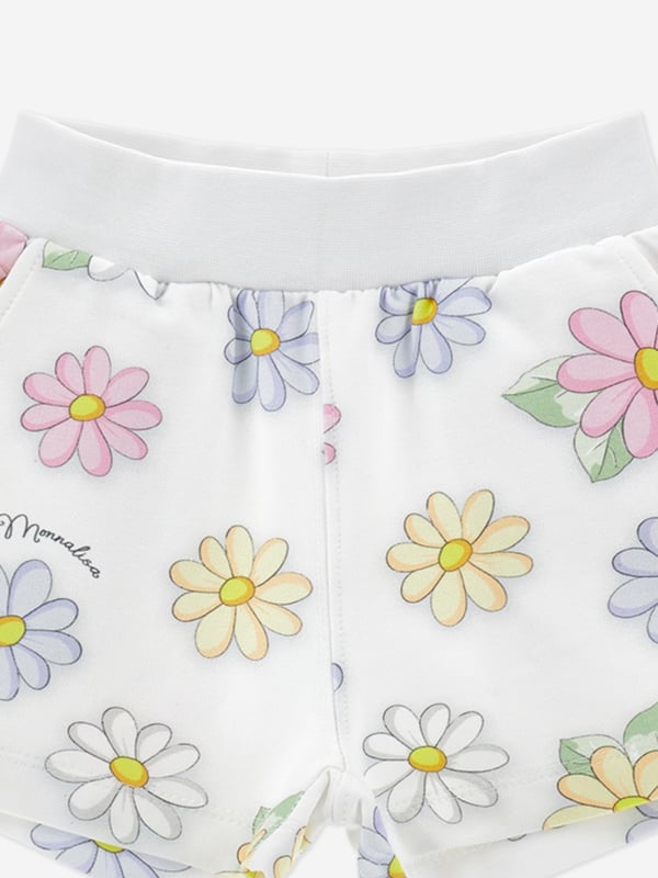 Introducing the exquisite Baby Girls Daisy Print Shorts in White by Monnalisa, a quintessential addition for the SS2025 season. Perfect for your baby or little girl, these shorts blend timeless elegance with playful charm. Key features include Charming Daisy Motif Enliven her wardrobe with the delightful daisy print, precisely crafted to capture the essence of spring and summer cheer. Luxurious Comfort Crafted from superior fabric, these shorts promise a soft and soothing feel, ensuring all-day comfort. Impeccable Style Monnalisas attention to detail ensures a chic and fashionable silhouette, ideal for seasonal soirees or casual outings.Revive her collection with the Baby Girls Daisy Print Shorts in White. Shop now and make your little one the epitome of style this SS2025!