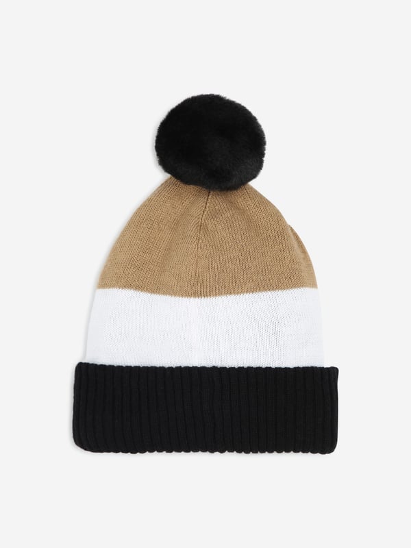 Introducing the BOSS Boys Embroidered Logo Bobble Hat in Black, an elegant staple for AW2024. Immerse your young one in the luxury and comfort of this designer accessory. Luxurious Feel Crafted with premium materials for unrivaled comfort. Iconic BOSS Embroidery Features a distinctively embroidered logo for a touch of class. Versatile Design Perfect for stylish warmth during chilly seasons.Elevate your boy's fashion ensemble with this exquisite bobble hat from BOSS.
