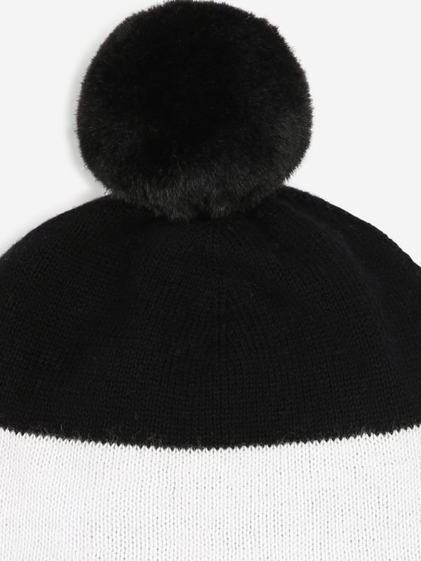 Elevate your child's style this AW2024 with the Boys Embroidered Logo Bobble Hat in Grey from BOSS. Crafted with meticulous attention to detail, this hat is an essential addition to any young trendsetter's wardrobe. The features include Luxurious Grey Hue Perfectly matches any outfit, ensuring versatility and style. Signature Embroidered Logo Subtle yet iconic, adding a touch of designer elegance. Premium Fabrication Offers warmth and comfort during cooler weather, ideal for outdoor adventures. Classic Bobble Design Adds a playful twist to this sophisticated piece.Refresh his look with a touch of luxury shop now!