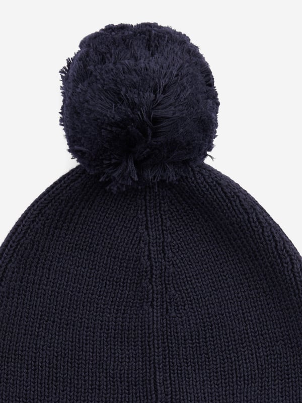 Introducing the Kids Essential Pom Pom Beanie Hat in Navy from Tommy Hilfiger, an impeccable choice for your child's SS2025 wardrobe. Classic Navy Hue Crafted in a versatile navy, this beanie complements any outfit. Signature Tommy Appeal Adorned with the iconic logo, ensuring a touch of designer luxury. Unisex Design Perfect for both boys and girls, enhancing its practicality. Cosy Fit Made with premium materials to keep your little one warm during chillier days.Revitalise your child's look with this stylish piece. Shop now!