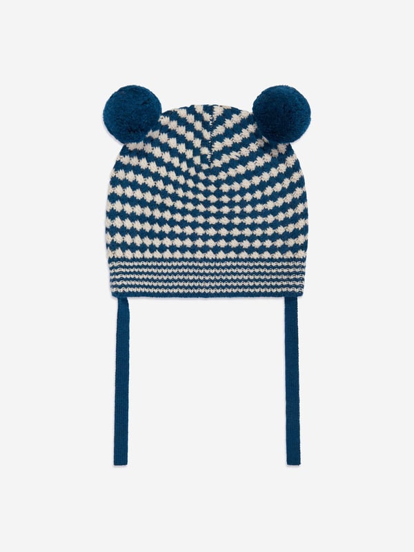 Introducing the Boys Hazel Chunky Checker Hat in Blue by the bonnie mob. Designed to strike a balance between style and warmth for AW2024, this hat is an exquisite addition to any Baby, Baby Boy, or Boy's wardrobe. Discover its standout features Luxe Comfort Crafted with premium, soft materials to ensure warmth and comfort in the cooler months. Eye-Catching Design Features a bold, chunky checker pattern in striking blue shades that enhance any outfit. Versatile Style Suitable for casual outings and special occasions, complementing any ensemble effortlessly. Durable Quality Constructed to endure, maintaining style and comfort through the season.Elevate your child's look with this sophisticated piece from the bonnie mob!