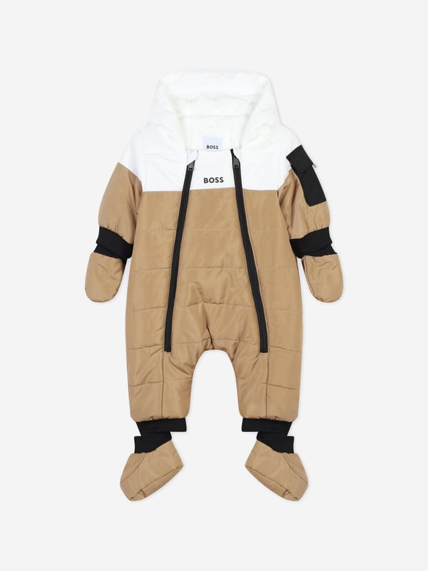 Discover the timeless charm of the Baby Boys Logo Babygrow in Blue, now in sophisticated brown a luxurious addition for AW2024. Impeccably designed for your Baby, Baby_Boy, Boy, this piece blends elegance with Cosy comfort. Elegant Brown Hue Perfect for any occasion, adding a touch of class. Iconic Logo Design Showcases a distinct and stylish emblem. Premium Fabric Ensures softness and comfort, ideal for sensitive skin. Easy Dressing Designed with practicality in mind for hassle-free changes.Elevate your little one's wardrobe with this exquisite Babygrow!