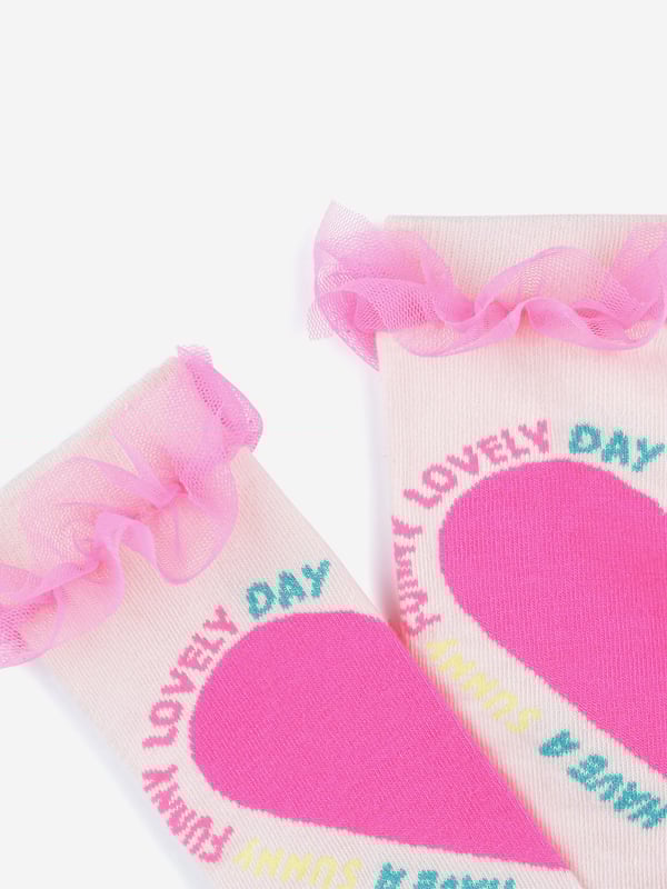 Billieblush deliver a fun enigmatic attitude in their stylish abstracts. These girls pink socks showcase a large, neon pink heart on the front of the shaft with "Have A Sunny Funny Lovely Day" printing. Ruffle Of Neon Pink Tulle Regular Length Shaft Elastic Edge 58 Cotton, 28 Polyester, 12 Acrylic, 2 Elastane