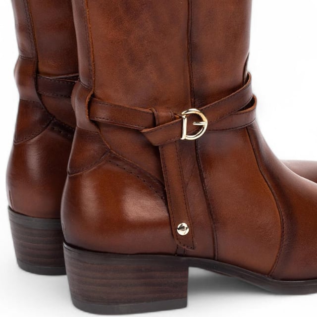 Step confidently into timeless style with the Pikolinos Daroca tall boots, expertly crafted from 100% calfskin leather for a polished, rich finish. Designed to offer exceptional comfort with a cushioned insole and a supportive 4 cm (1.57”) heel, these boots strike the perfect balance between form and function. The sleek, equestrian-inspired silhouette is accented with elegant strap and buckle detailing, making them a versatile wardrobe essential for cooler seasons.

Key Features:

Upper: 100% premium calfskin leather for durability and a refined look
Inner lining: Soft textile and pigskin blend (75% textile, 25% pigskin) for breathable, all-day comfort
Insole: Cushioned insole for enhanced walking support
Sole: 100% synthetic for long-lasting wear
Closure: Side zip fastening for easy wearability
Heel height: 4 cm (1.57”) for subtle elevation
Shaft contour: 38 cm (14.96”) based on EU size 37
Shaft height: 37.5 cm (14.76”) based on EU size 37