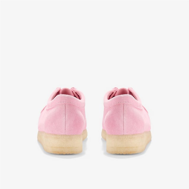 Launched in 1964, the moccasin-inspired Wallabee, with its clean and simple lines, has become an iconic Clarks design. Crafted from premium suede, it comes with a lace up fastening and distinctive contrasting crepe sole.