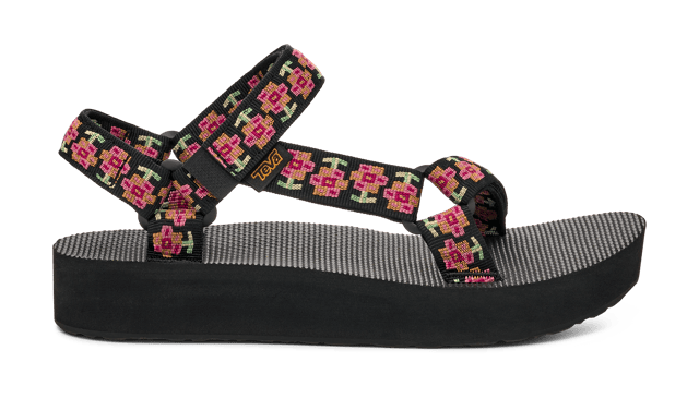 Amp up your summer with this metallic studded stunner. Cut from premium leather, our ultra-soft straps have been embellished with studs and paired with a cushy EVA footbed and roam-ready rubber sole to tackle wherever the day takes you